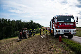 Traktorbrand noch vor dem Eintreffen der Feuerwehr gelöscht SB_20200729_8.jpg