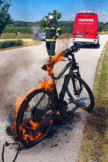 Feuerwehr musste brennendes E-Bike löschen FOKE_2020073012382_003-Bearbeitet.jpg