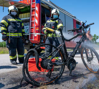 Feuerwehr musste brennendes E-Bike löschen FOKE_2020073012439457_009-Bearbeitet.jpg