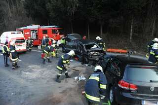 Schwerer Verkehrsunfall im Frühverkehr vu-127-puchenau-002.jpg