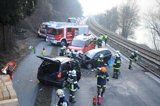 Schwerer Verkehrsunfall im Frühverkehr vu-127-puchenau-006.jpg