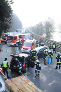 Schwerer Verkehrsunfall im Frühverkehr vu-127-puchenau-008.jpg