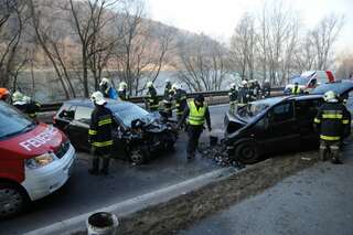 Schwerer Verkehrsunfall im Frühverkehr vu-127-puchenau-009.jpg