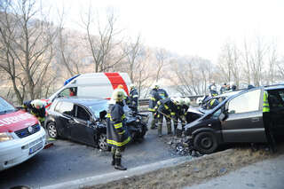 Schwerer Verkehrsunfall im Frühverkehr vu-127-puchenau-010.jpg