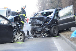Schwerer Verkehrsunfall im Frühverkehr vu-127-puchenau-012.jpg
