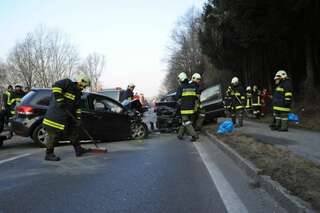 Schwerer Verkehrsunfall im Frühverkehr vu-127-puchenau-013.jpg