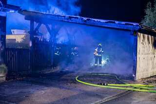 Brand eines Carports griff auf Wohnhaus über FOKE_2020081421140011_005.jpg