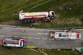 Umgestürzter LKW auf der A1 bei St. Valentin FOKE_2020081716180198_004-Bearbeitet.jpg