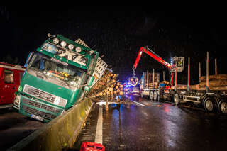 A9 - Unfall mit LKW Autobahn gesperrt BAYER_AB2_4091.jpg