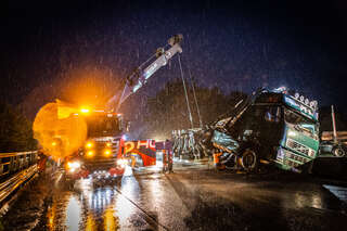 A9 - Unfall mit LKW Autobahn gesperrt BAYER_AB2_4126.jpg