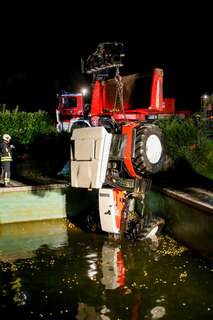 Traktorbergung aus Schwimmteich DRA_6612.jpg