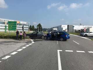 Verkehrsunfall in Schörfling am Attersee E200900995_01.jpg