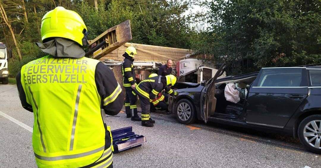 Fünf Verletzte bei Verkehrsunfall - Wels-Land