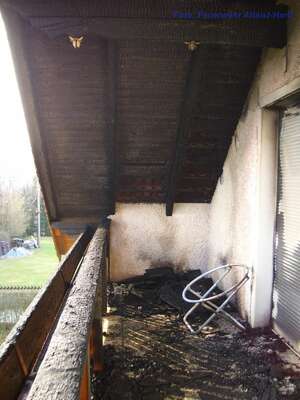 Dachstuhl in Vollbrand: Familie mit drei Kinder kann sich retten dachstuhl-in-vollbrand-035.jpg