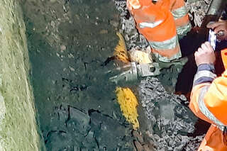 Mitteldruckgasleitung bei Bauarbeiten beschädigt E200904085_05.jpg