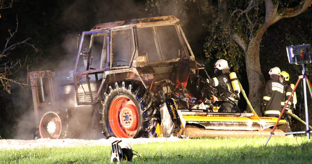 Fünf Feuerwehren bei Traktorbrand im Einsatz
