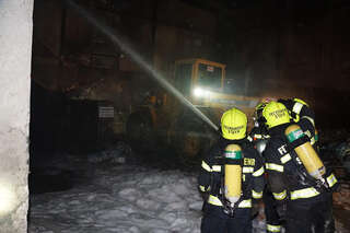Feuerwehr verhindert Großbrand: Brand in Lagerhalle FOKE-202010222131-010.jpeg