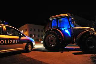 Spritztour mit gestohlenem Traktor durch Linz spritztour-traktor-005.jpg