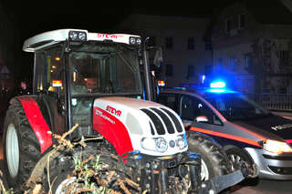 Spritztour mit gestohlenem Traktor durch Linz spritztour-traktor-006.jpg