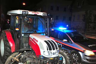 Spritztour mit gestohlenem Traktor durch Linz spritztour-traktor-007.jpg