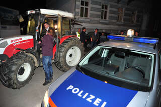 Spritztour mit gestohlenem Traktor durch Linz spritztour-traktor-010.jpg