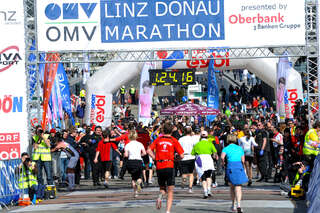 Platz drei für Pröll beim Marathon-Debüt in Linz aber kein Olympia-Limit. linzmarathon-009.jpg