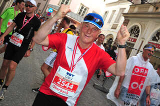 Platz drei für Pröll beim Marathon-Debüt in Linz aber kein Olympia-Limit. linzmarathon-061.jpg