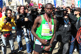 Platz drei für Pröll beim Marathon-Debüt in Linz aber kein Olympia-Limit. linzmarathon-074.jpg