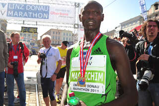 Platz drei für Pröll beim Marathon-Debüt in Linz aber kein Olympia-Limit. linzmarathon-077.jpg