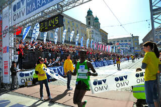 Platz drei für Pröll beim Marathon-Debüt in Linz aber kein Olympia-Limit. linzmarathon-079.jpg