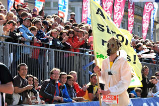 Platz drei für Pröll beim Marathon-Debüt in Linz aber kein Olympia-Limit. linzmarathon-082.jpg