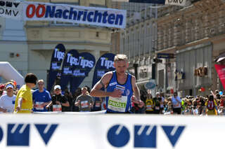 Platz drei für Pröll beim Marathon-Debüt in Linz aber kein Olympia-Limit. linzmarathon-096.jpg