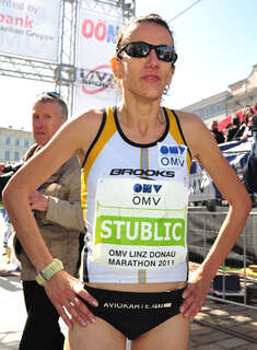 Platz drei für Pröll beim Marathon-Debüt in Linz aber kein Olympia-Limit. linzmarathon-105.jpg
