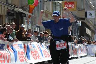 Platz drei für Pröll beim Marathon-Debüt in Linz aber kein Olympia-Limit. linzmarathon-116.jpg