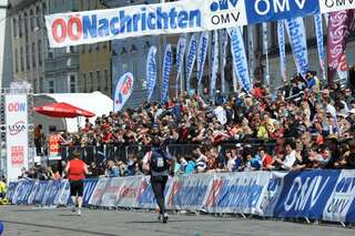 Platz drei für Pröll beim Marathon-Debüt in Linz aber kein Olympia-Limit. linzmarathon-117.jpg