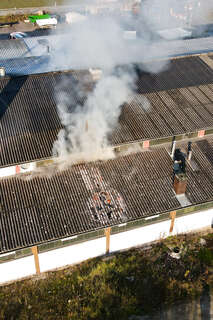 Brand im Dachbereich einer Firmenhalle in Asten FOKE-202011060820-002.jpeg