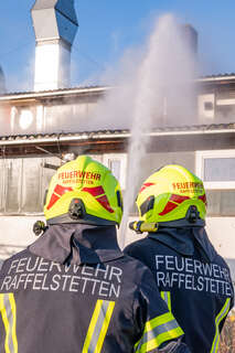 Brand im Dachbereich einer Firmenhalle in Asten FOKE-2020110608351530-028.jpeg
