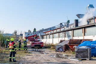 Brand im Dachbereich einer Firmenhalle in Asten FOKE-2020110608411537-032.jpeg