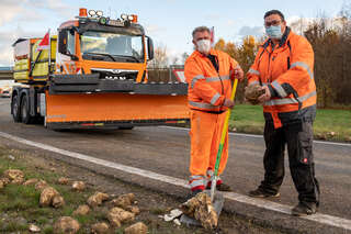 Zuckerrüben auf Autobahn sorgen für Sperren und Staus FOKE-2020112015302851-106.jpeg