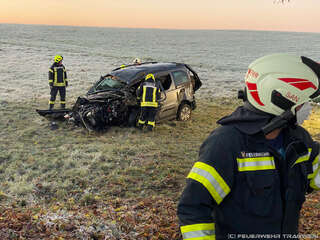 Bad Zell: Verkehrsunfall mit eingeklemmter Person E201100922-05.jpeg