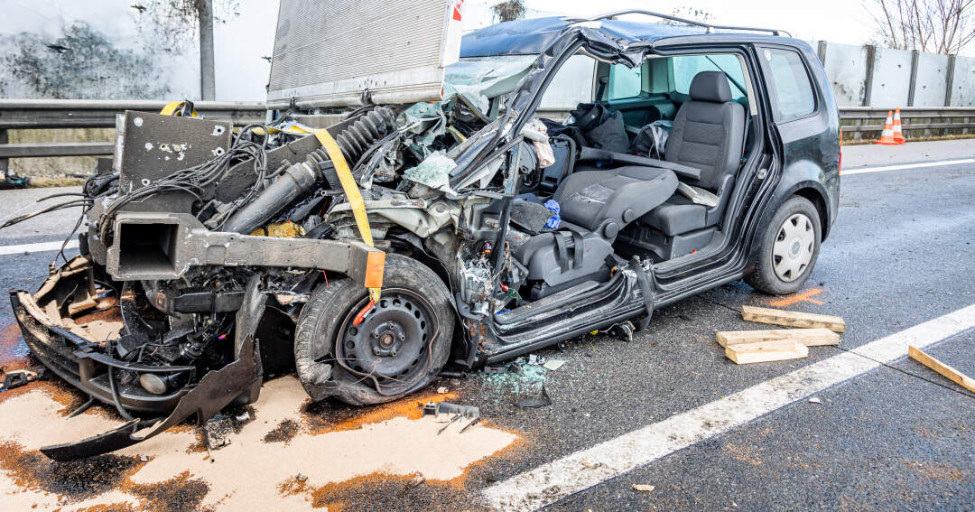 Verkehrsunfall mit mehren Fahrzeugen auf der A1