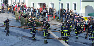 Kraftakt: Feuerwehr stellt 30 Meter Maibaum auf maibaum-032.jpg
