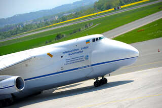 Schwergewicht in Flugzeug verladen antonov-panalpina-093.jpg