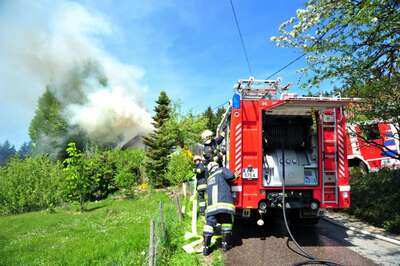Einfamilienhaus durch Vollbrand zerstört brand-lasberg-001.jpg