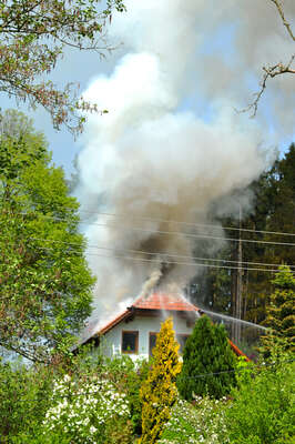 Einfamilienhaus durch Vollbrand zerstört brand-lasberg-003.jpg