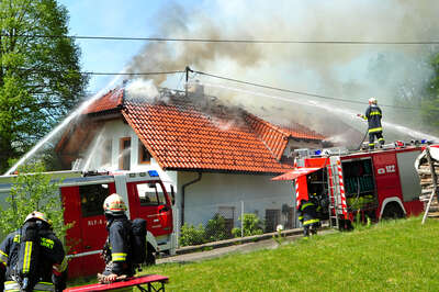 Einfamilienhaus durch Vollbrand zerstört brand-lasberg-004.jpg