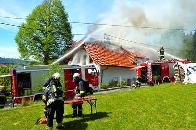 Einfamilienhaus durch Vollbrand zerstört brand-lasberg-005.jpg