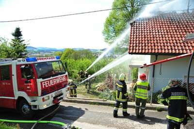 Einfamilienhaus durch Vollbrand zerstört brand-lasberg-006.jpg