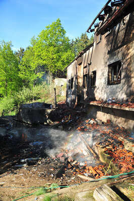 Einfamilienhaus durch Vollbrand zerstört brand-lasberg-017.jpg