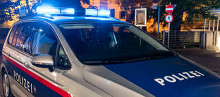 Alkolenker überschlug sich - Bezirk Steyr-Land Polizeiauto-Nacht.jpeg
